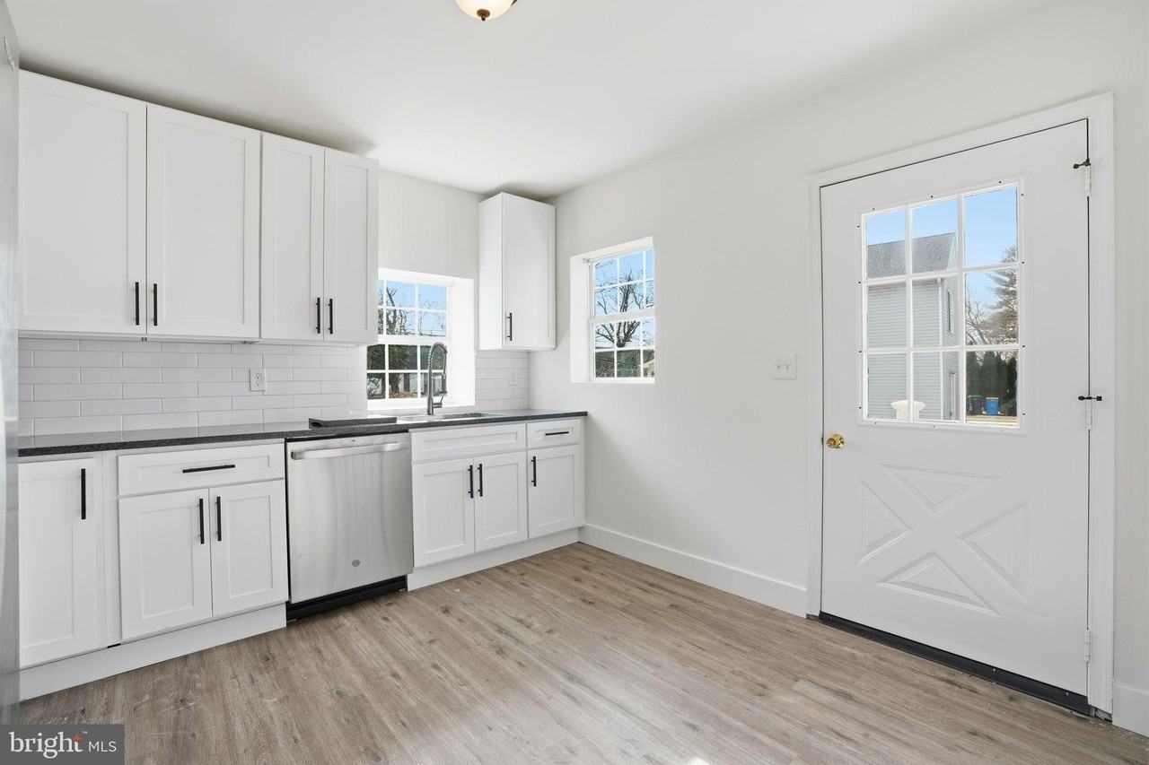 1942 Ford Rd - Photo 6 of 25