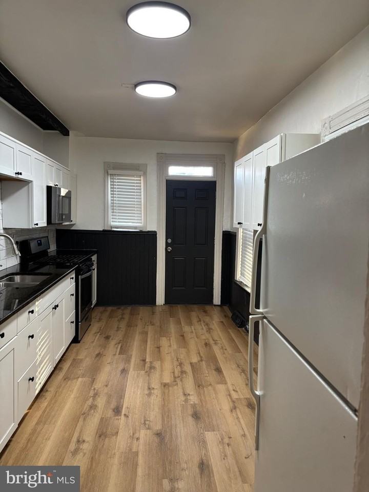 747 S Lime St - Photo 3 of 21