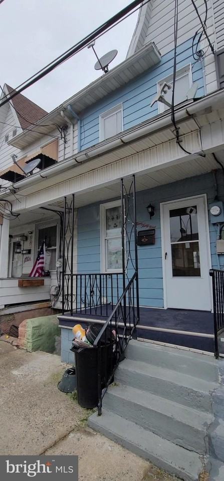 939 W Pine St - Photo 4 of 23