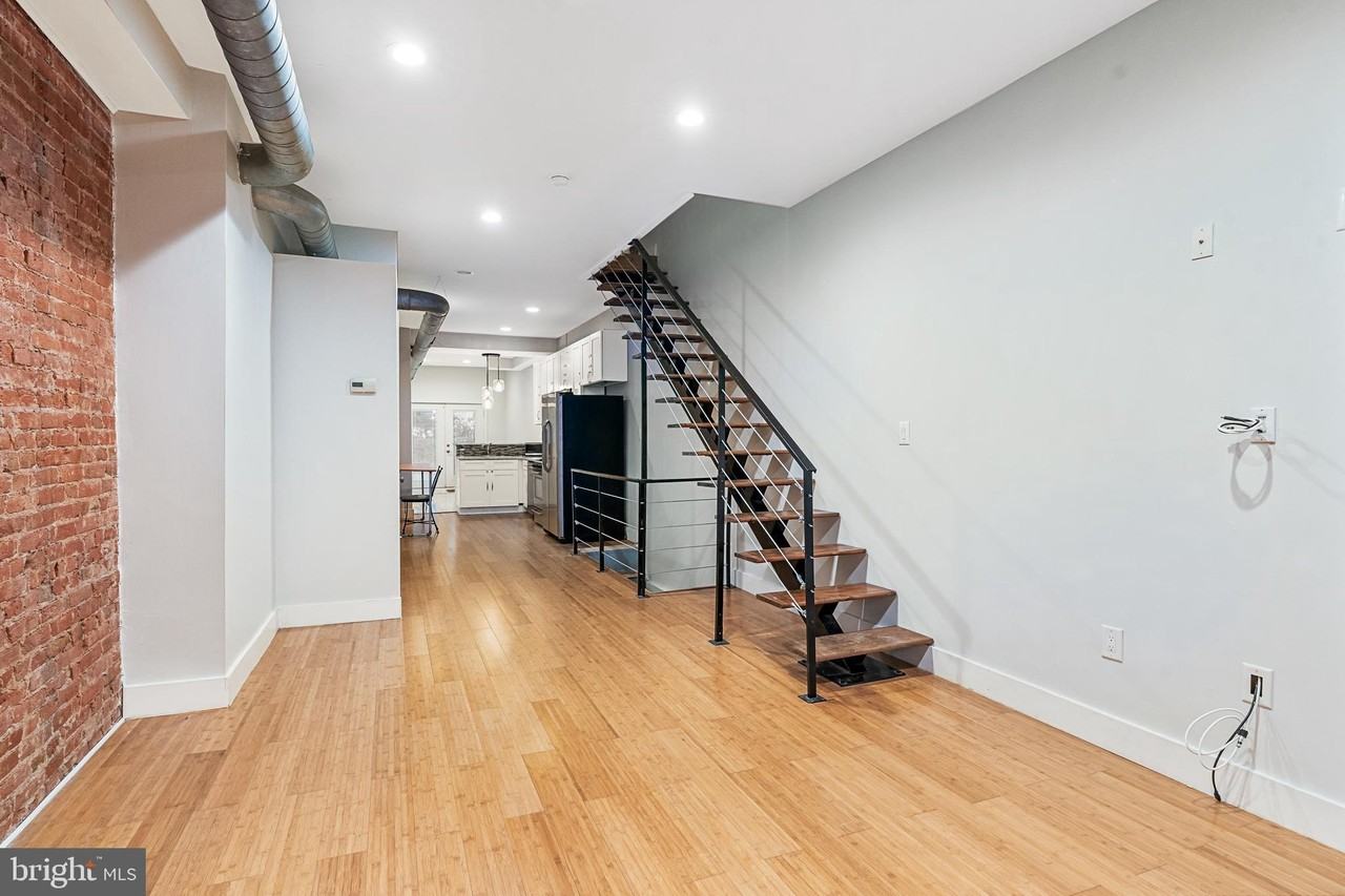 457 Moyer St - Photo 3 of 25