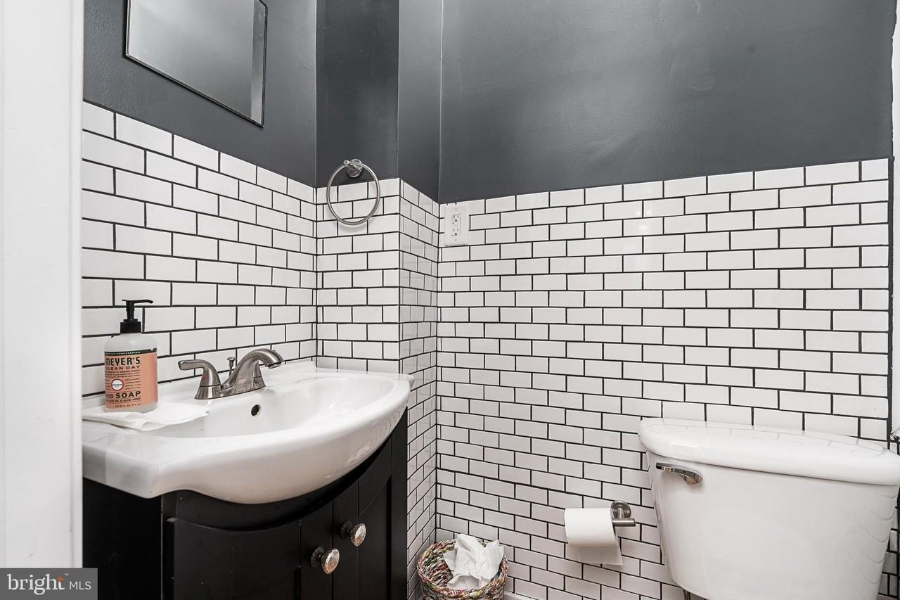 457 Moyer St - Photo 6 of 25