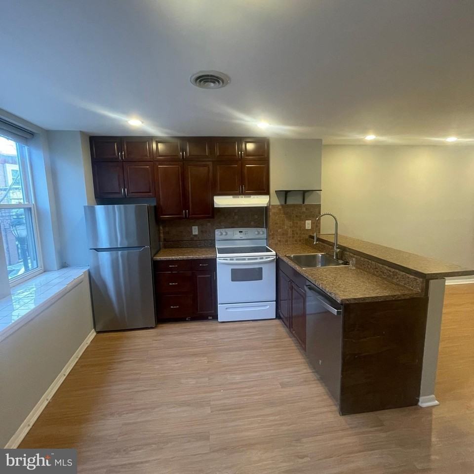 764 S 4th St ## 66 - Photo 3 of 9