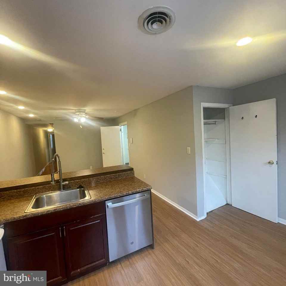 764 S 4th St ## 66 - Photo 4 of 9