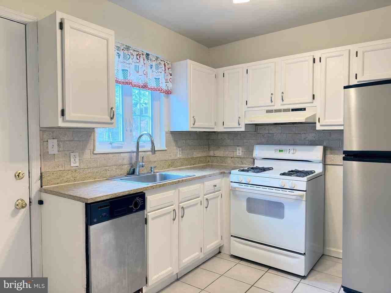 1525 Montrose St - Photo 3 of 42