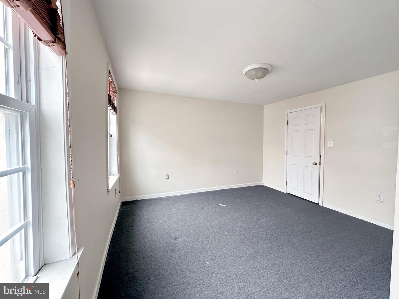 1525 Montrose St - Photo 5 of 42