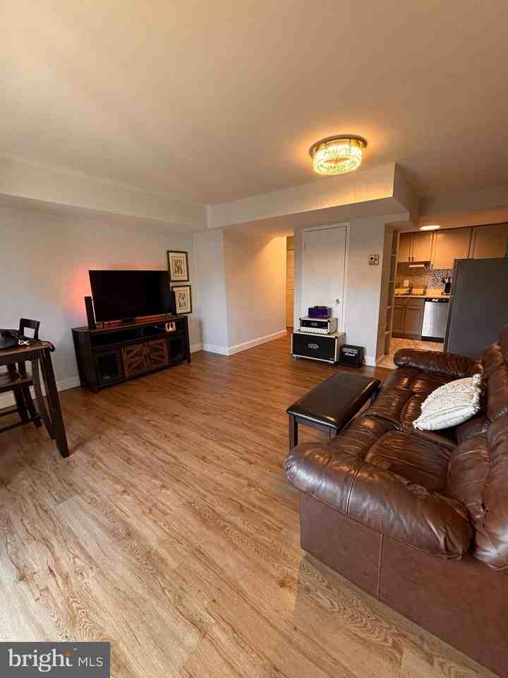 2 Canterbury Sq Apt 101 #101 - Photo 7 of 37