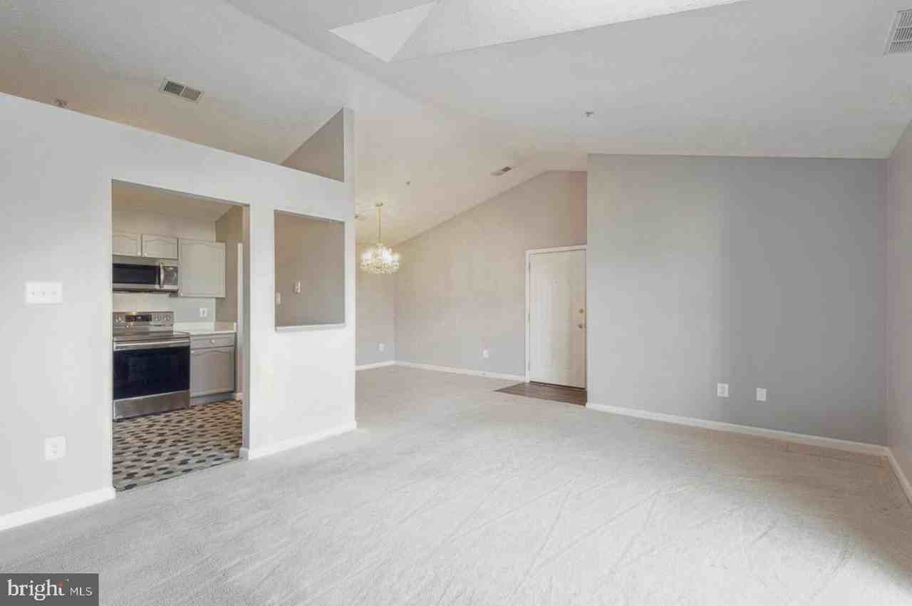 157-10 Brookland Ter Unit 10 #10 - Photo 4 of 15