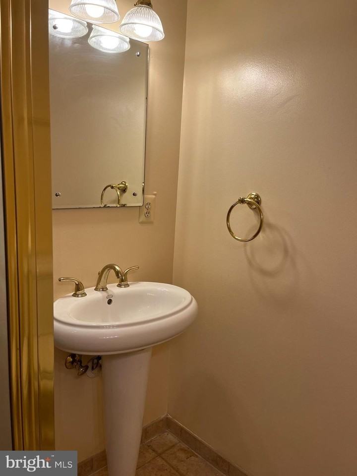 147 East St Ne - Photo 3 of 9