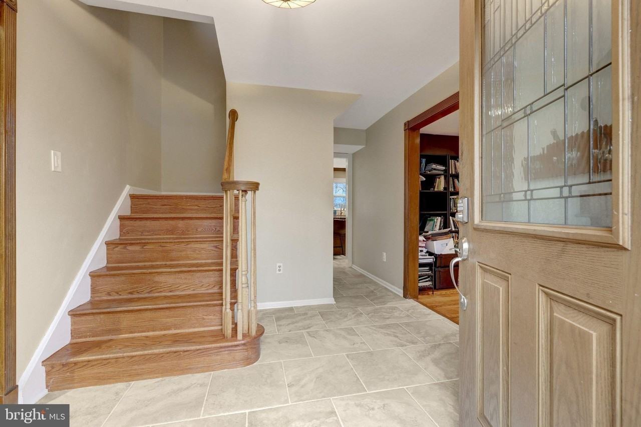 2230 Carmichael Dr - Photo 3 of 40