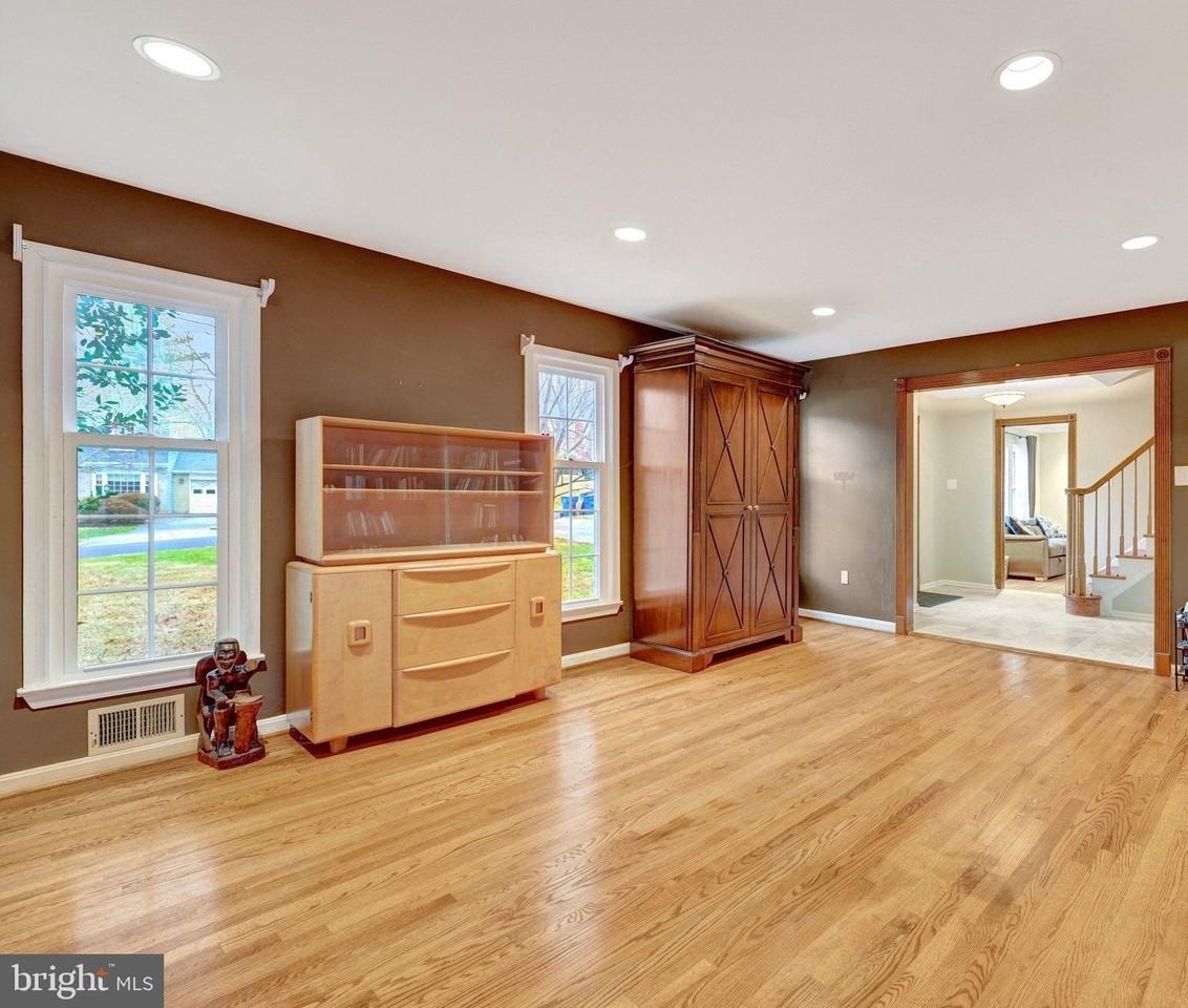 2230 Carmichael Dr - Photo 4 of 40