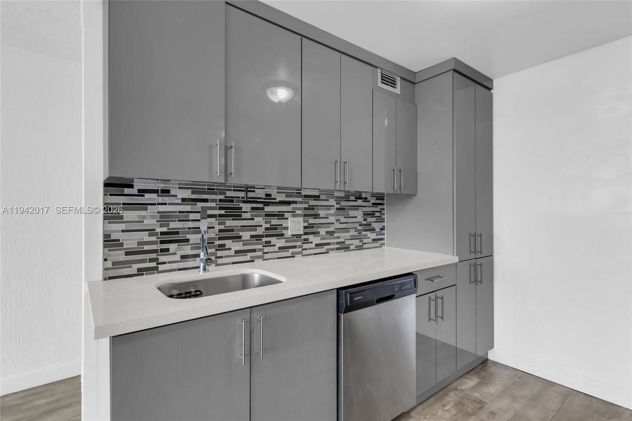 10400 Sw 108th Ave #A413 - Photo 4 of 8