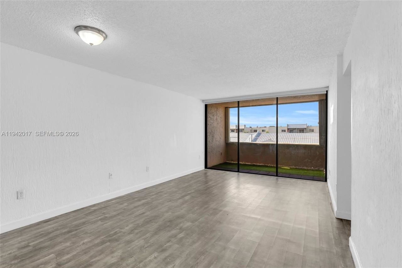 10400 Sw 108th Ave #A413 - Photo 6 of 8