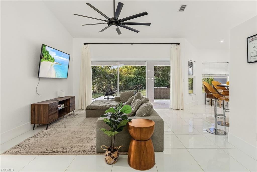 27300 Imperial Oaks Cir - Photo 2 of 8