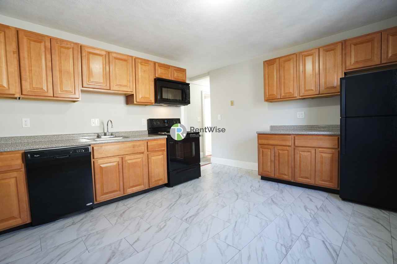 3 Winship Pl - Photo 6 of 25