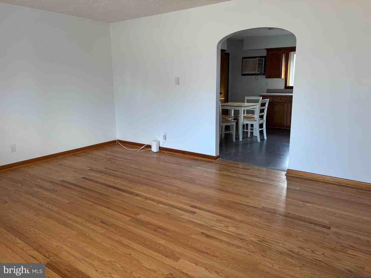 8105 Winchester Ave - Photo 4 of 16