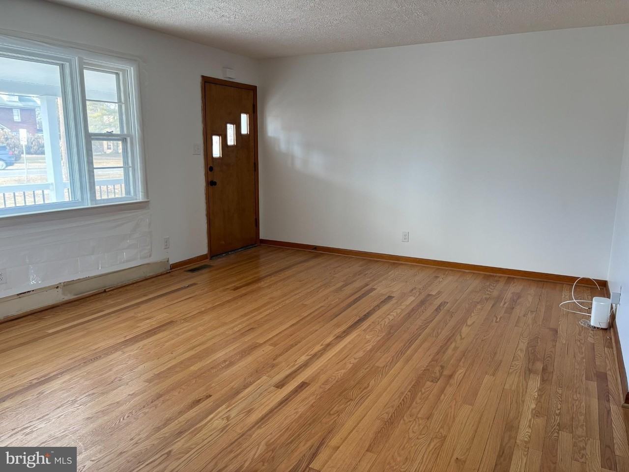 8105 Winchester Ave - Photo 5 of 16