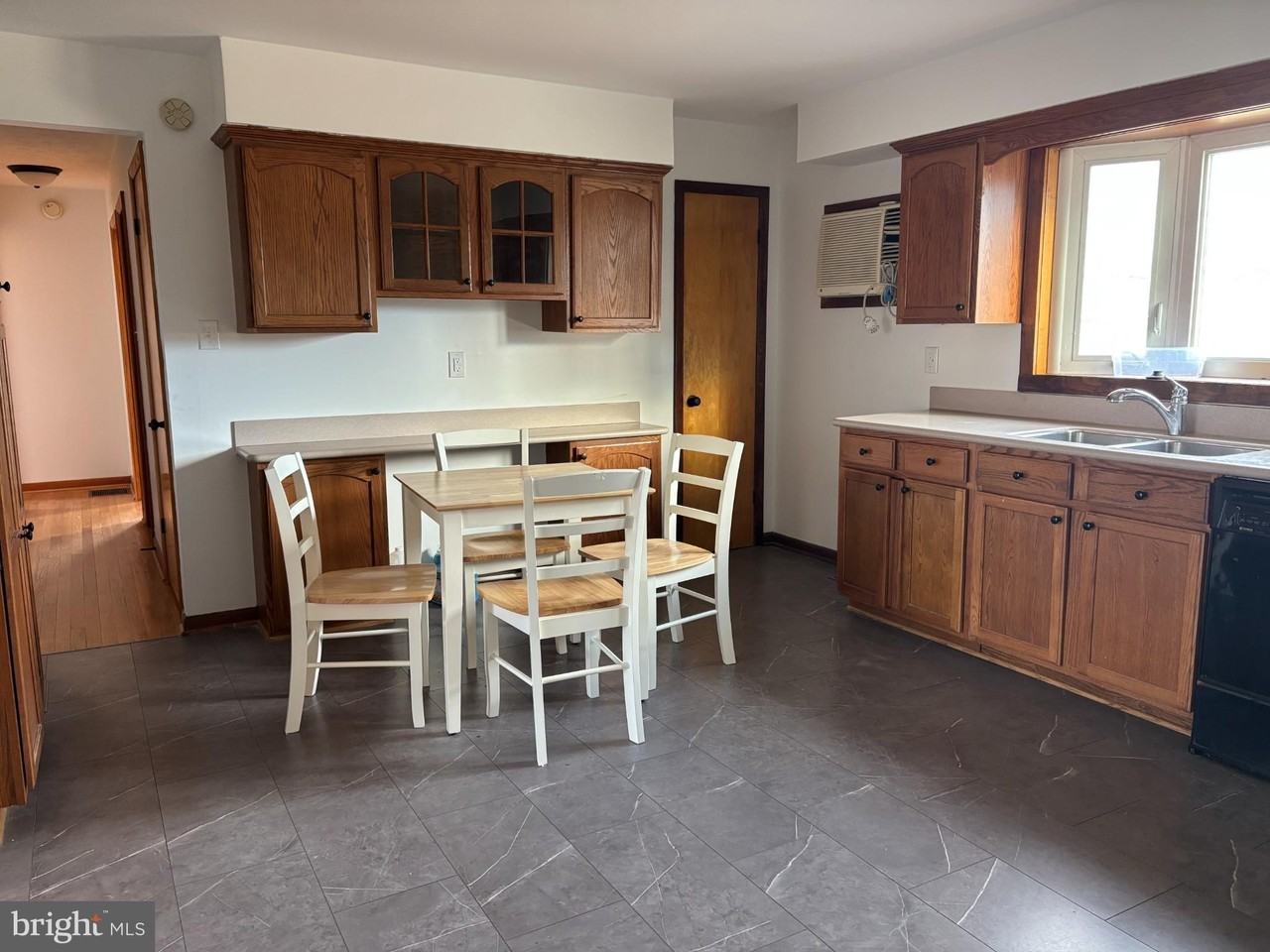 8105 Winchester Ave - Photo 7 of 16