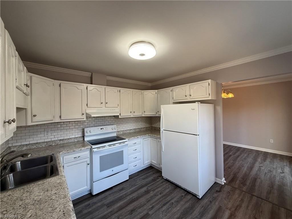 205 Guinevere Ct - Photo 3 of 24