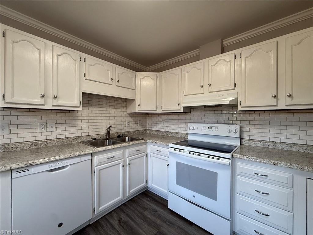 205 Guinevere Ct - Photo 4 of 24