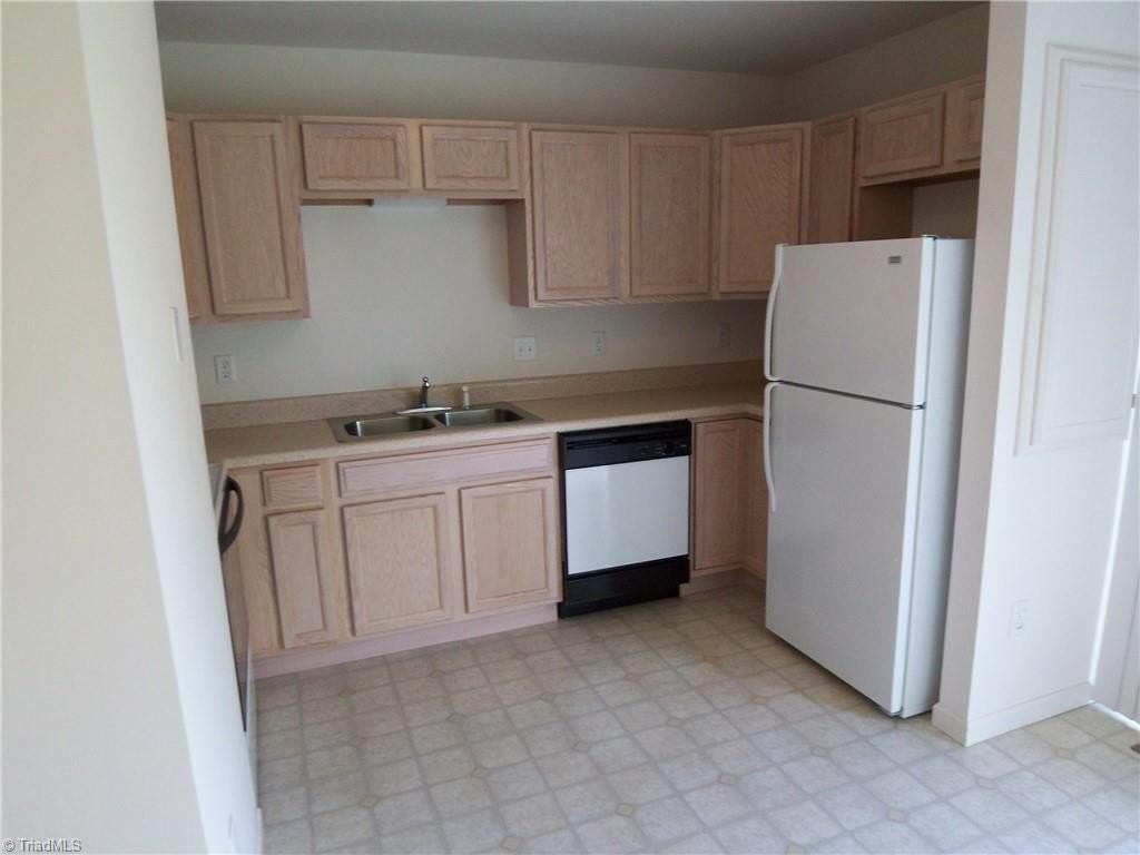 203 Nelson St Apt A - Photo 4 of 12