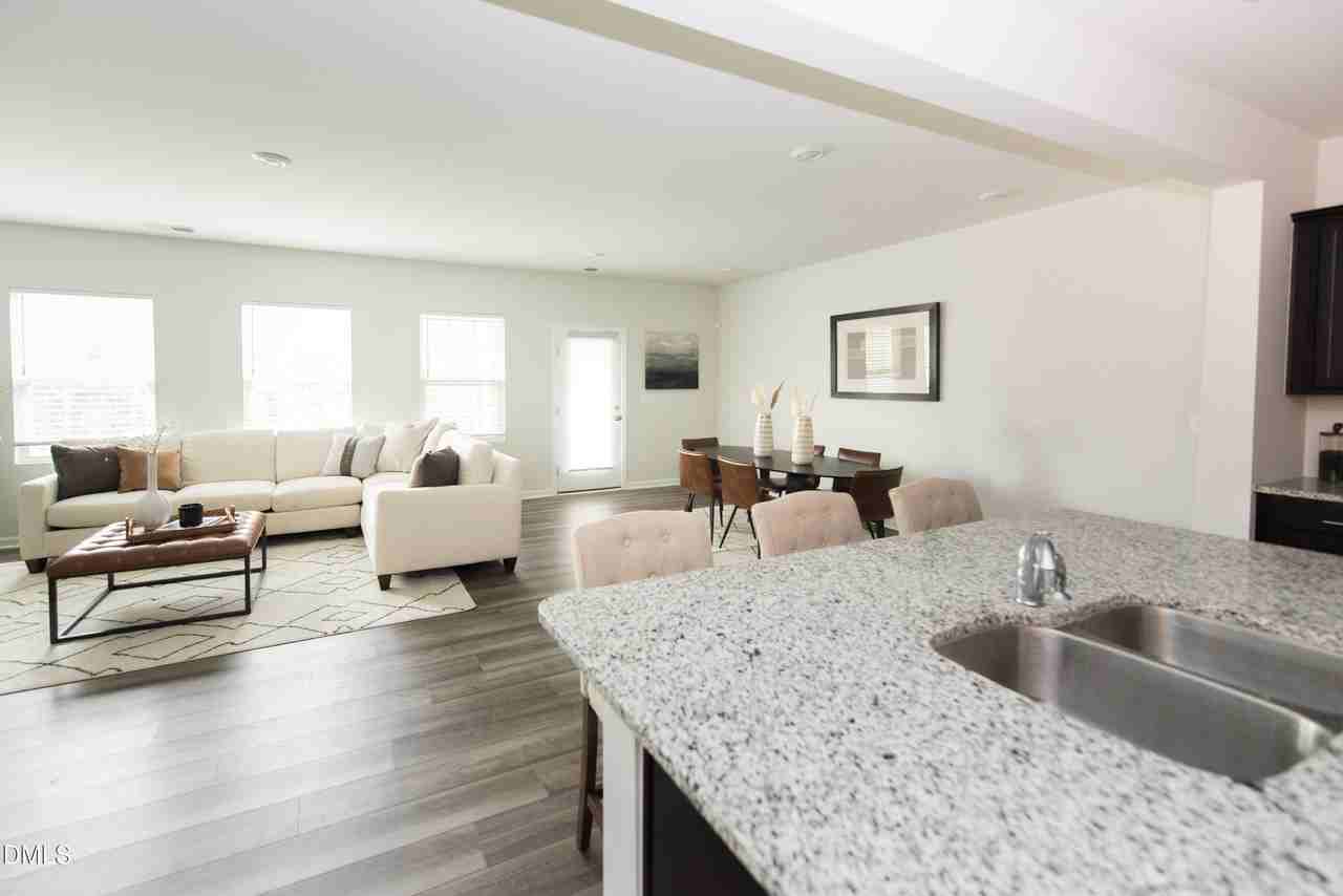 3133 Montlawn Pl - Photo 7 of 37