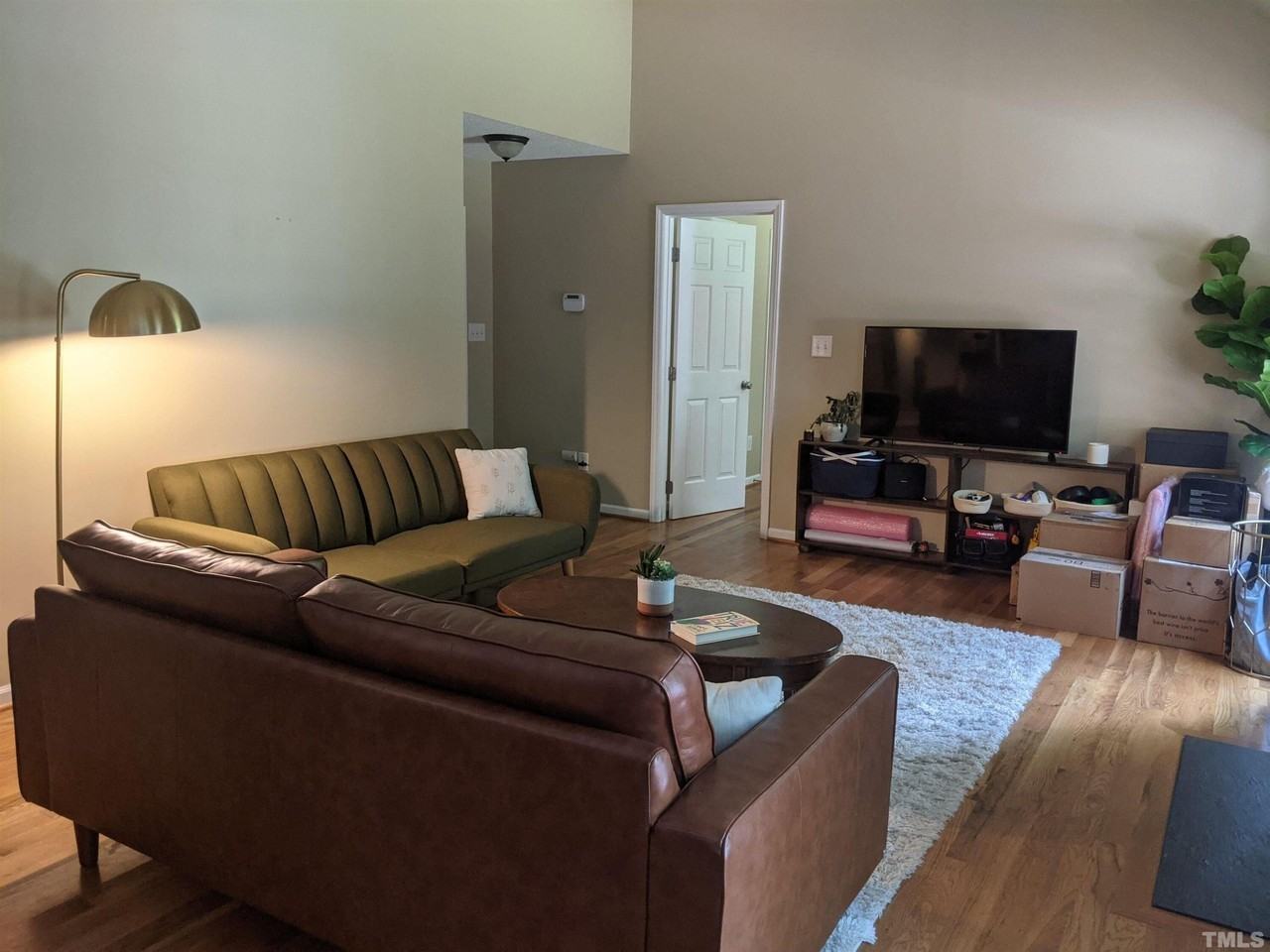 102 Carrousel Ln - Photo 5 of 26