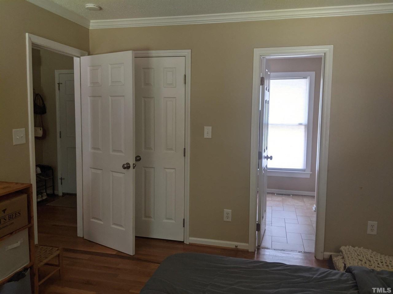 102 Carrousel Ln - Photo 7 of 26