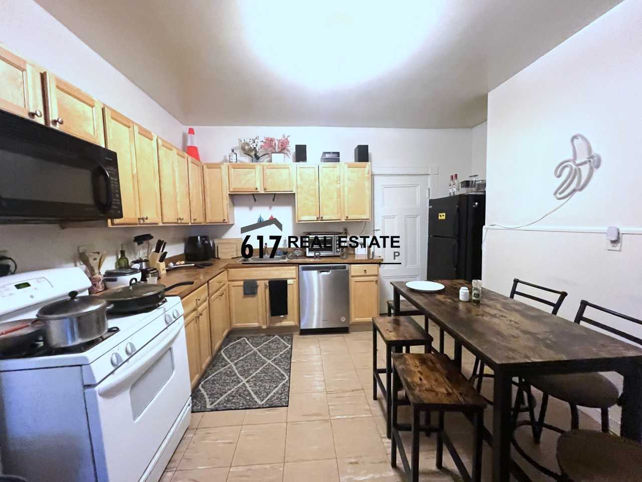 14 Ashford St #1 - Photo 3 of 5