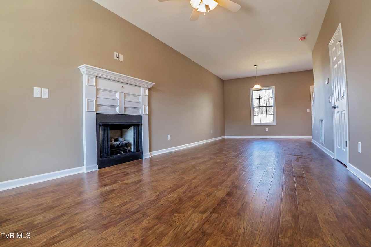 1175 Martingale Sq - Photo 5 of 30