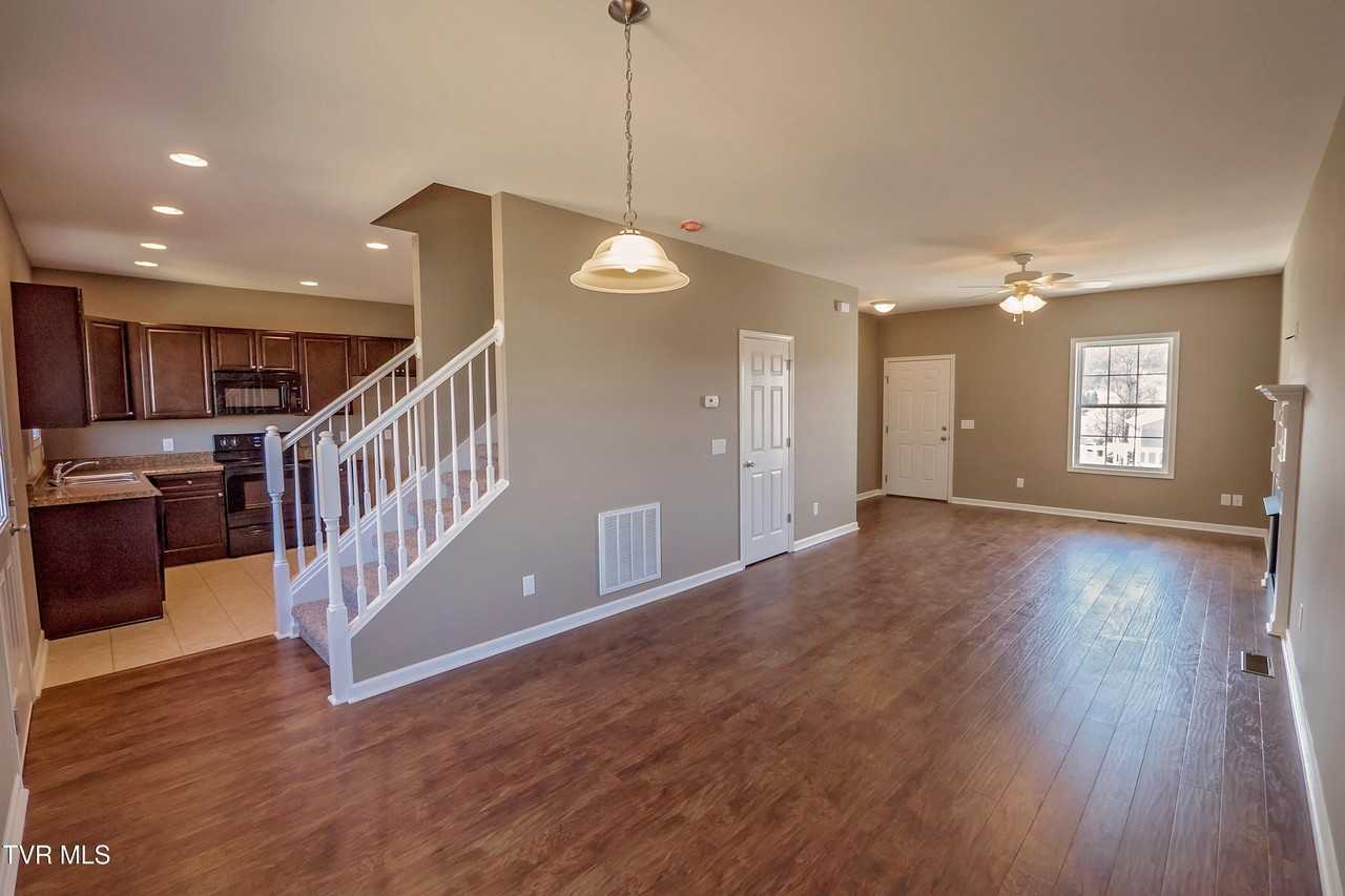 1175 Martingale Sq - Photo 7 of 30