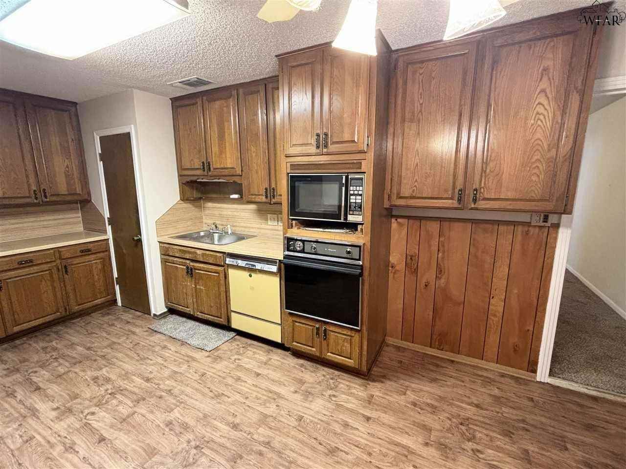 2132 Avenue J - Photo 5 of 22