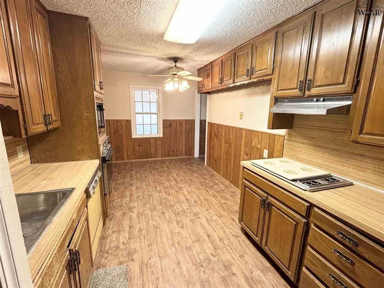 2132 Avenue J - Photo 7 of 22