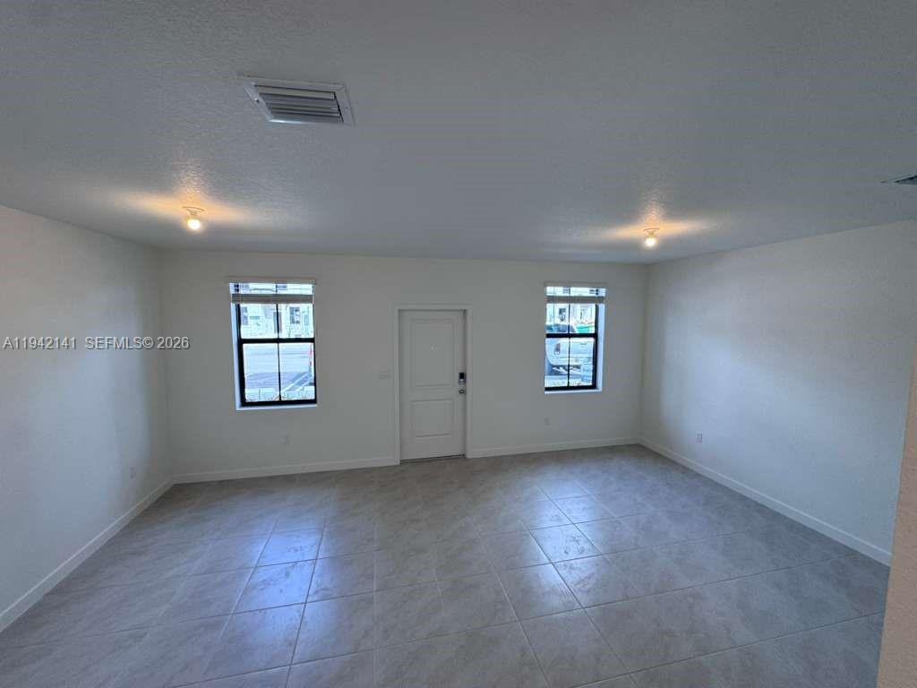 1549 Ne 3rd Ave - Photo 2 of 8