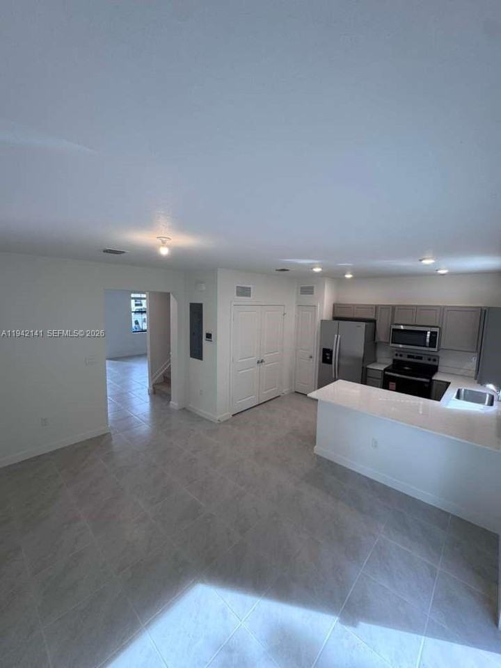 1549 Ne 3rd Ave - Photo 6 of 8