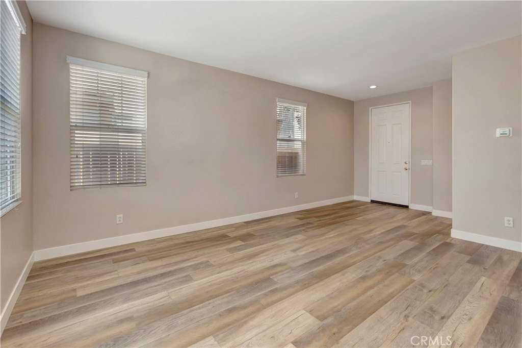 35857 Gatineau St - Photo 5 of 38