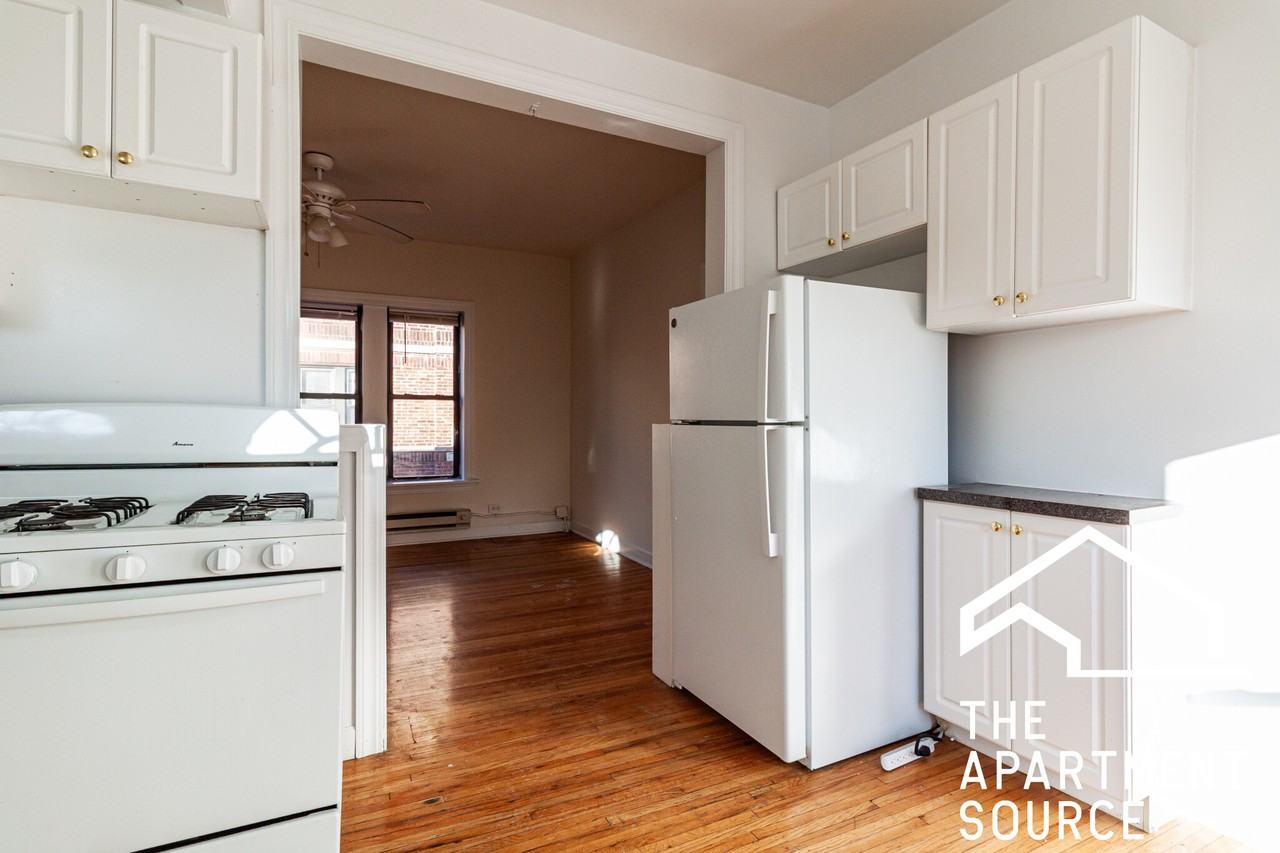 N Fremont St #W3 - Photo 6 of 11