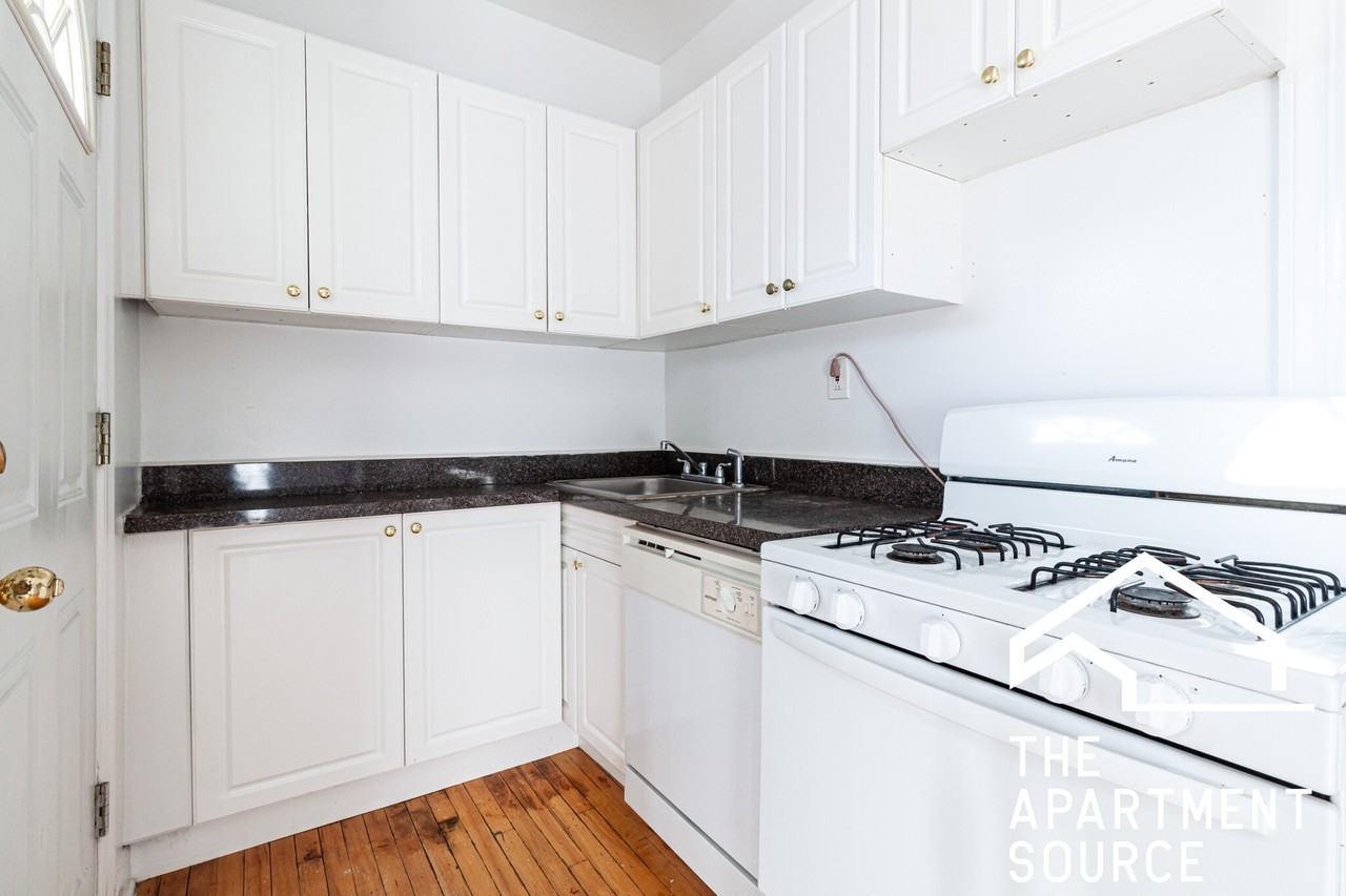 N Fremont St #W3 - Photo 7 of 11