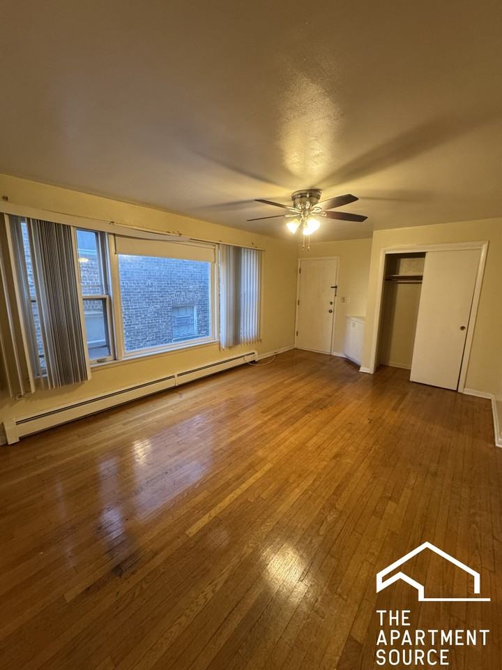 7528 N Claremont Ave #1