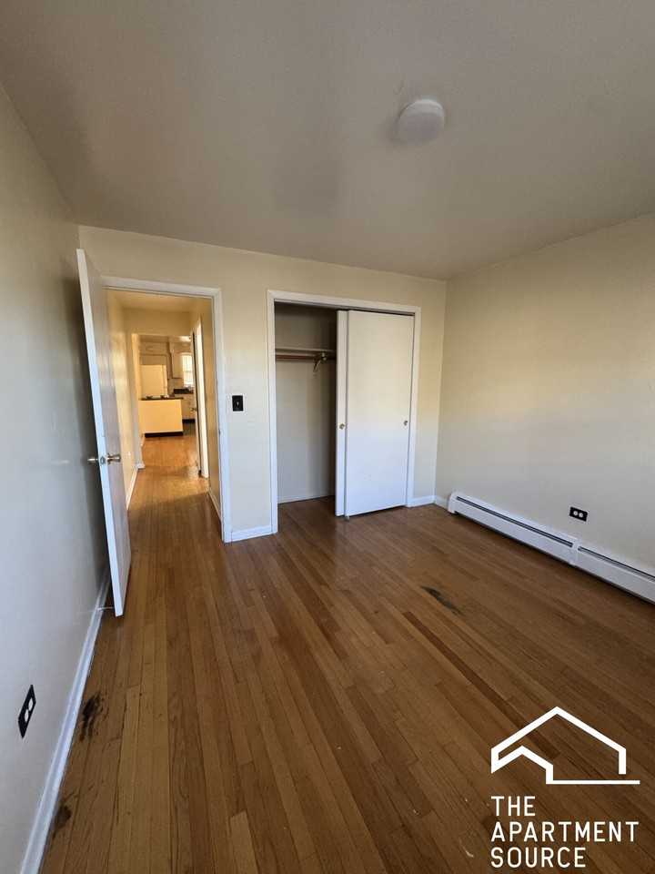 7528 N Claremont Ave #2 - Photo 7 of 11