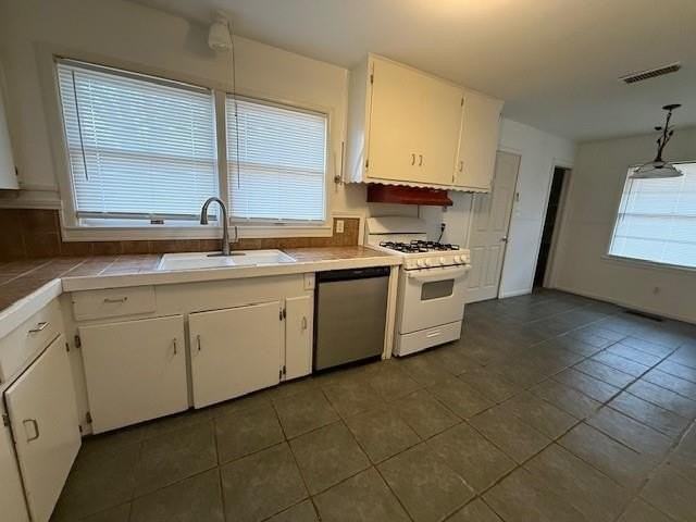 3042 Grand Ave - Photo 4 of 14