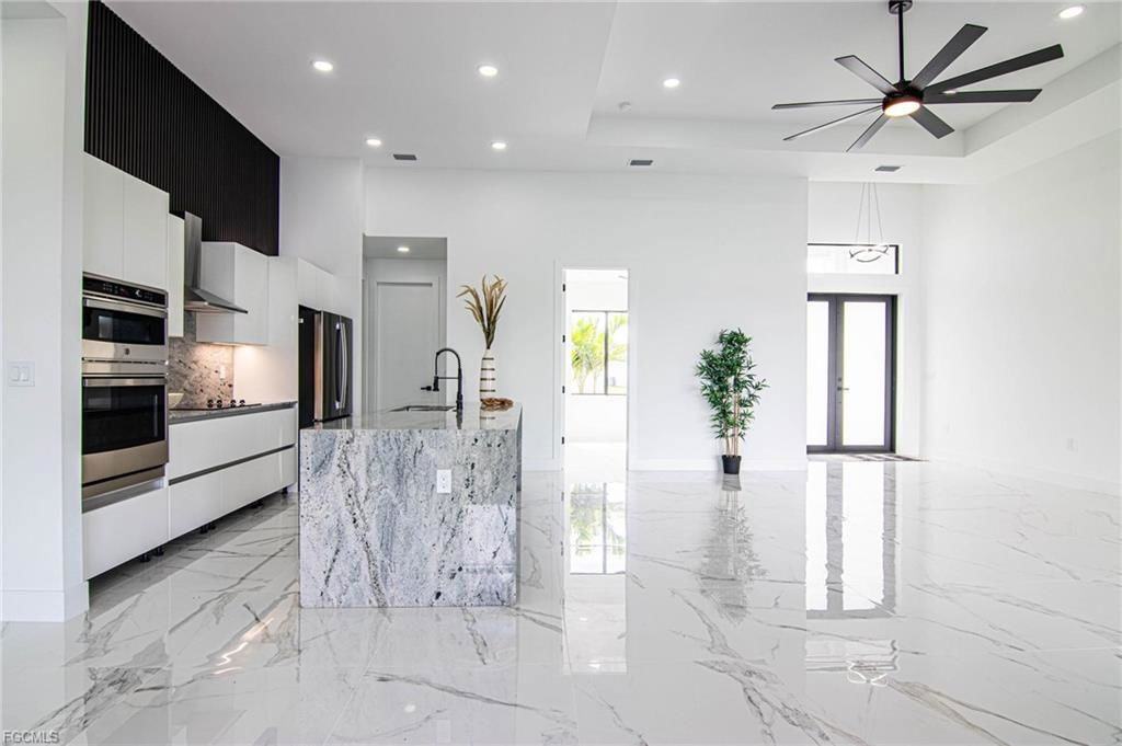 829 Nw 29th Ave - Photo 3 of 8