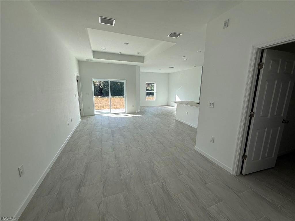 1014 Lakeside Dr - Photo 2 of 8