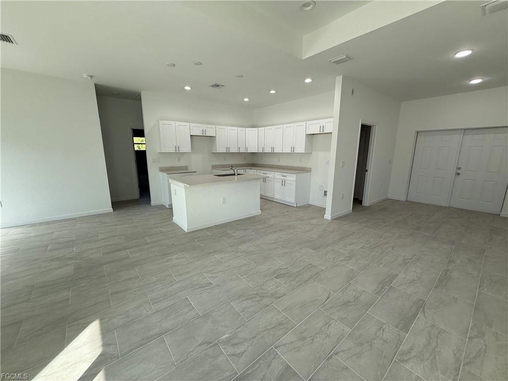 1014 Lakeside Dr - Photo 3 of 8