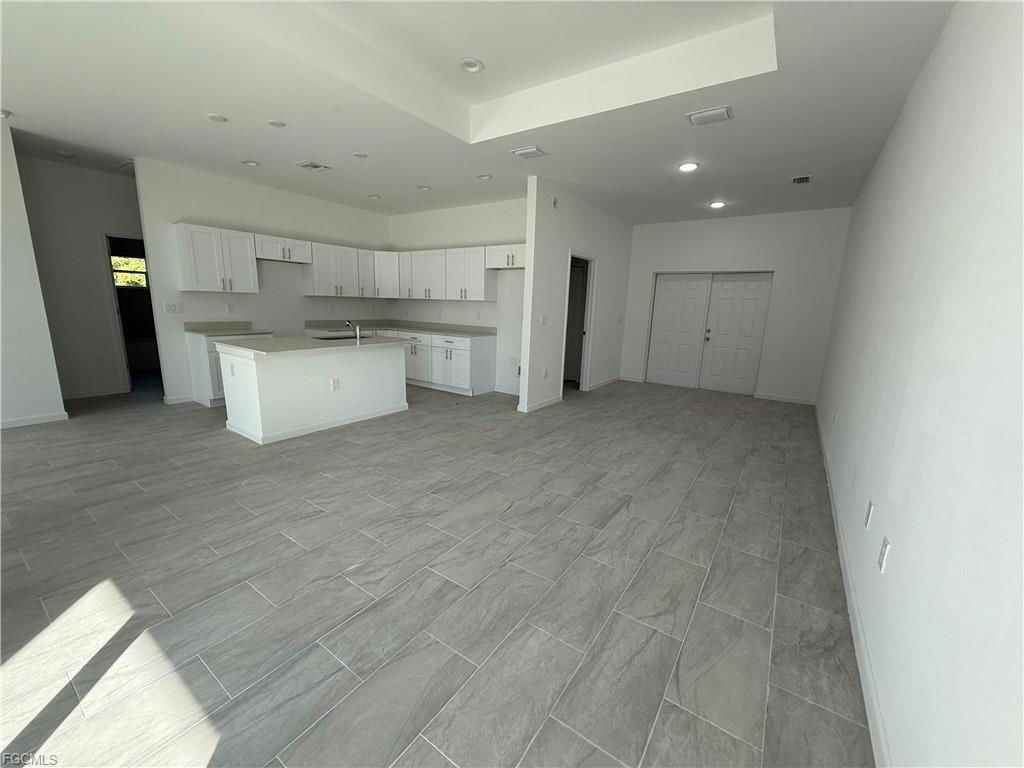 1014 Lakeside Dr - Photo 4 of 8