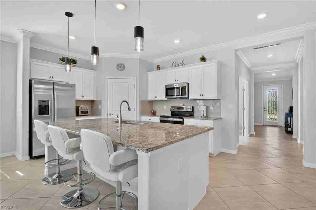 2130 Hamlin St - Photo 3 of 8