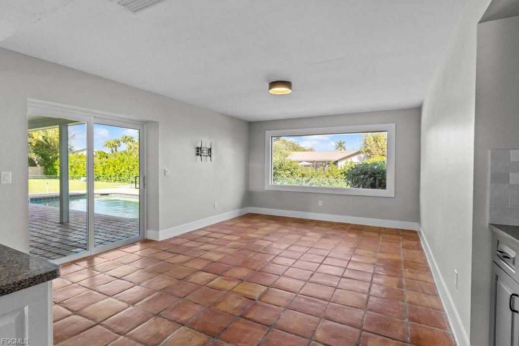 1384 Burgundy Dr - Photo 6 of 8