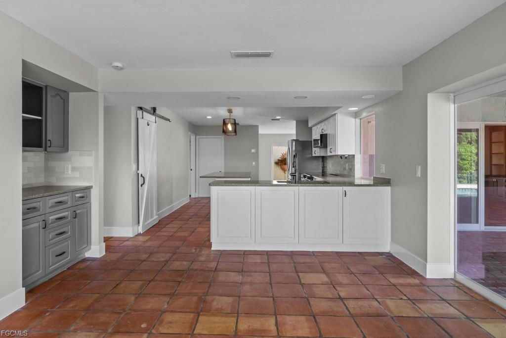 1384 Burgundy Dr - Photo 7 of 8