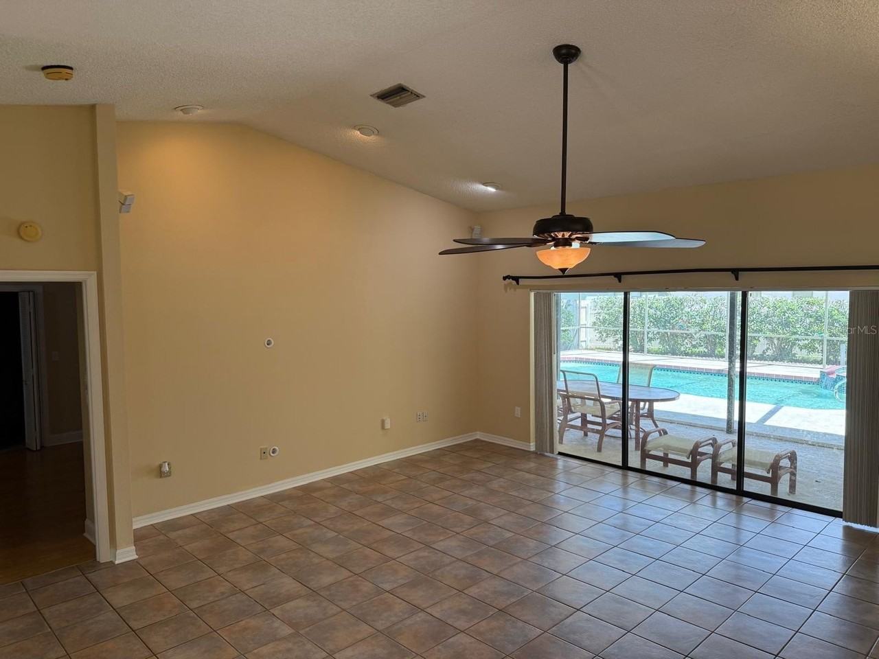 3842 Kingston Blvd - Photo 3 of 23