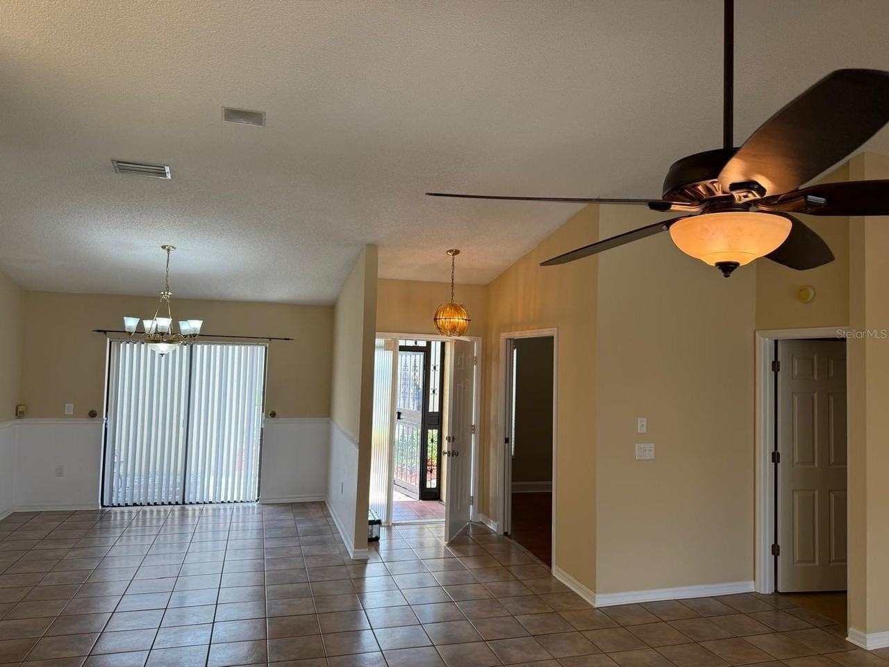 3842 Kingston Blvd - Photo 6 of 23