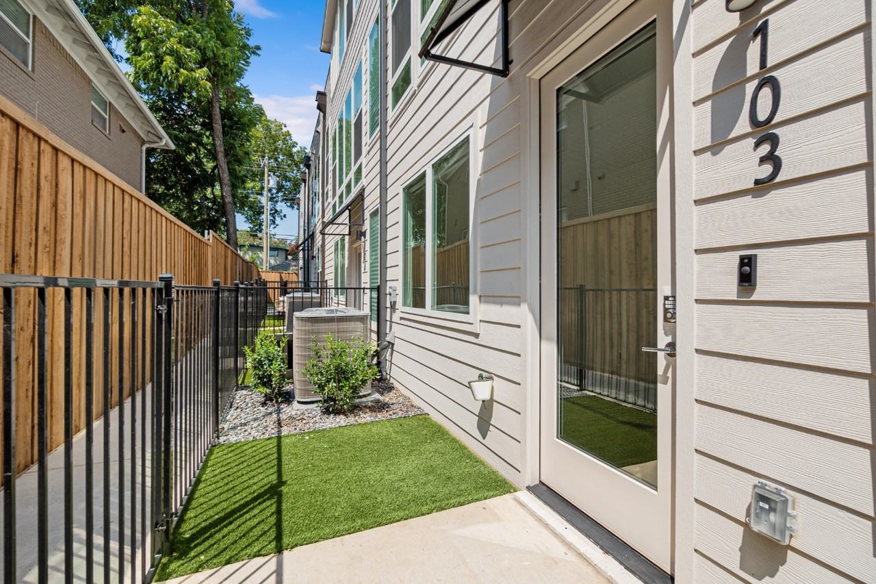 6319 Richmond Ave - Photo 2 of 18